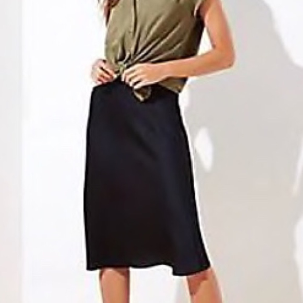 LOFT | 🖤 Pull on Midi Skirt